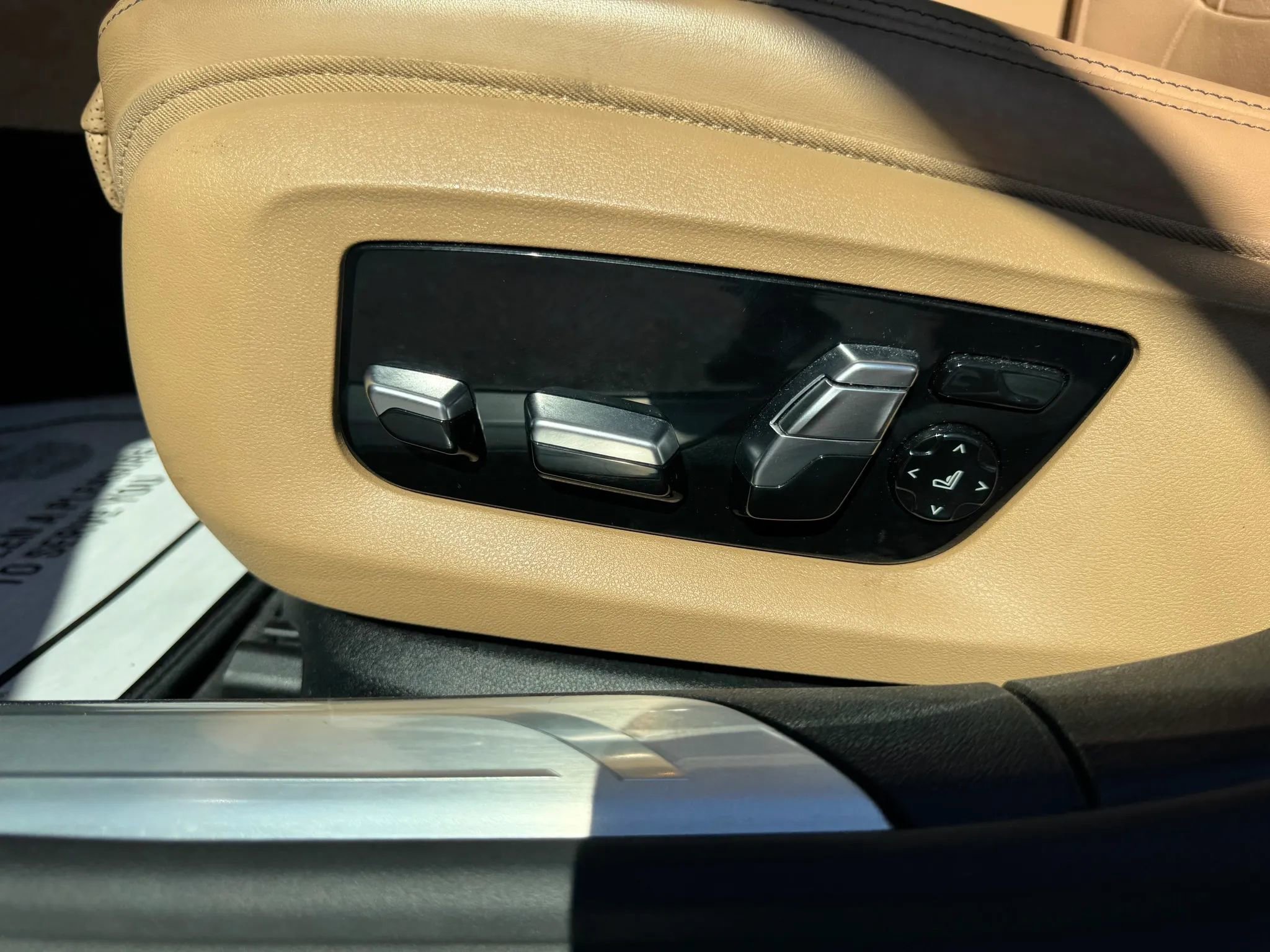 Used 2021 BMW 750i xDrive w/ Executive Package image 13