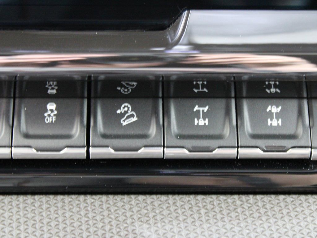 Used 2023 Chevrolet Silverado 1500 ZR2 image 64