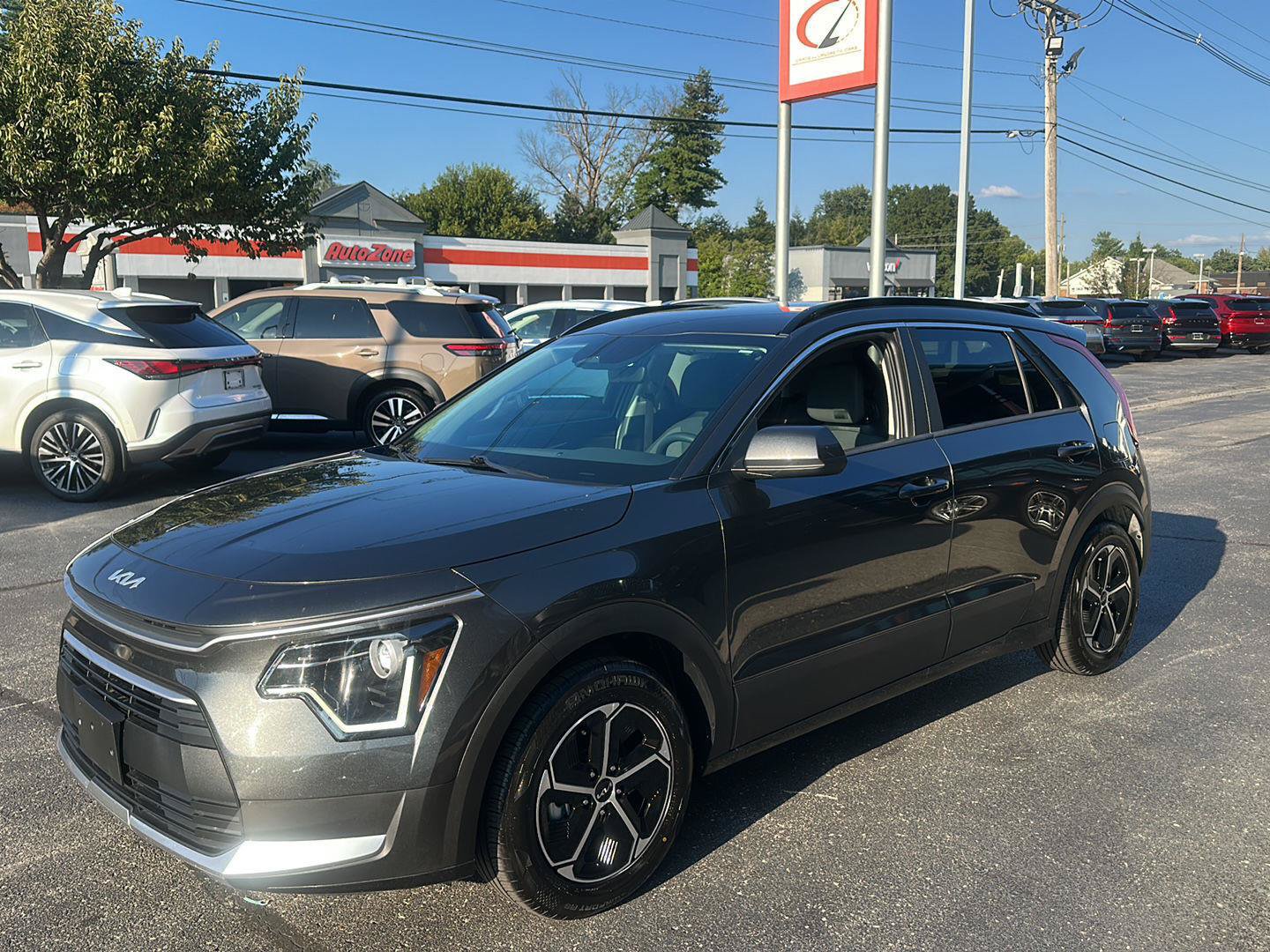 Used 2025 Kia Niro LX FWD image 5