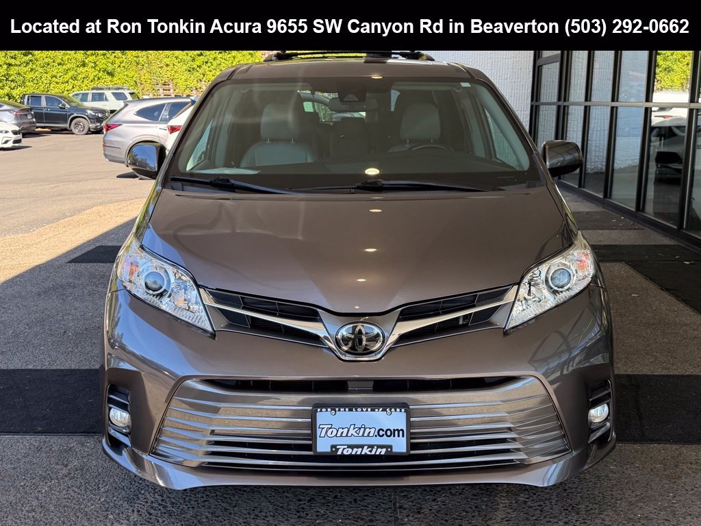 Used 2019 Toyota Sienna XLE w/ XLE Navigation Package FWD image 3