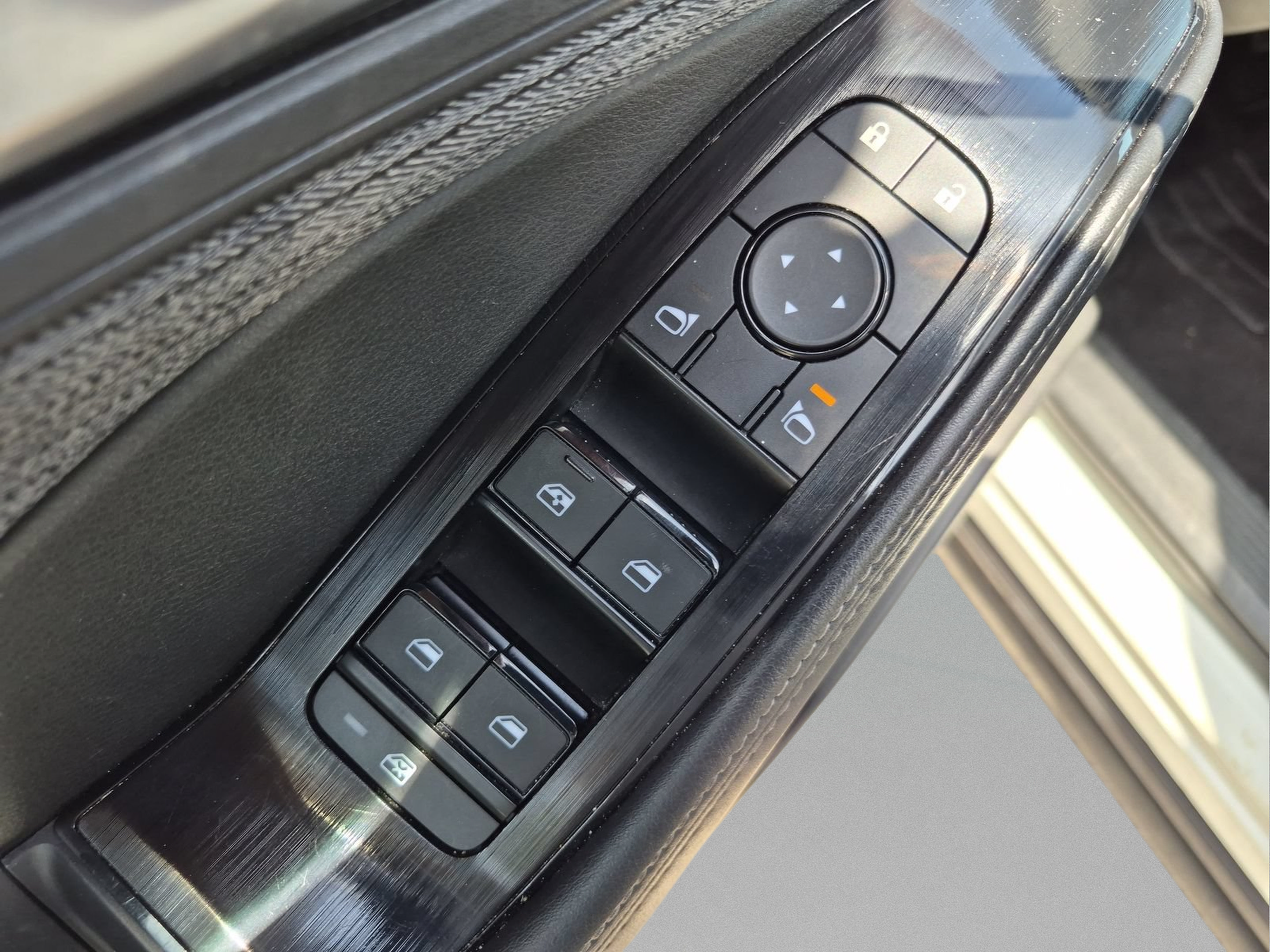 Used 2023 Nissan Rogue SV AWD/4WD image 16