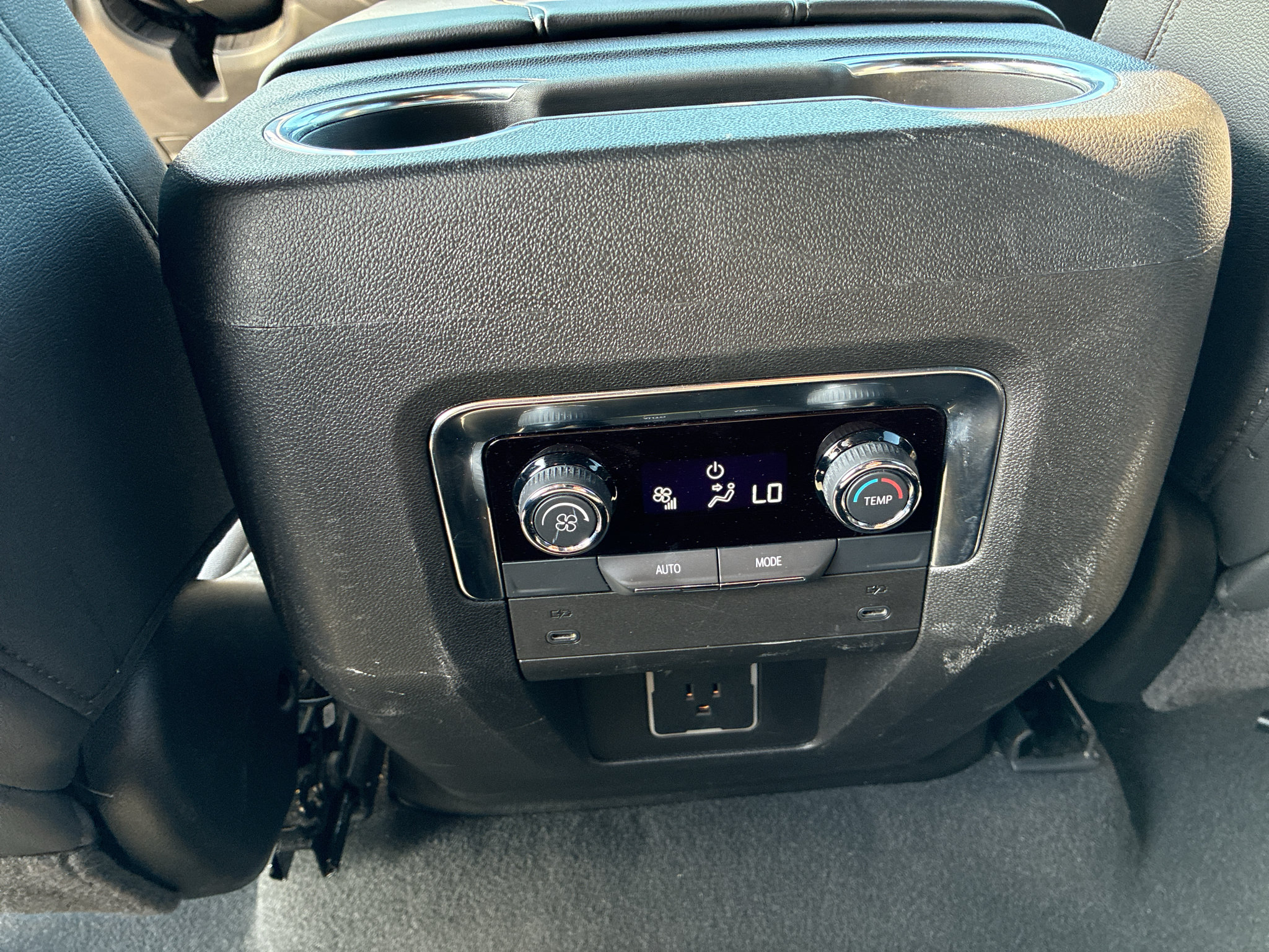 Used 2025 Chevrolet Tahoe Z71 AWD/4WD image 44