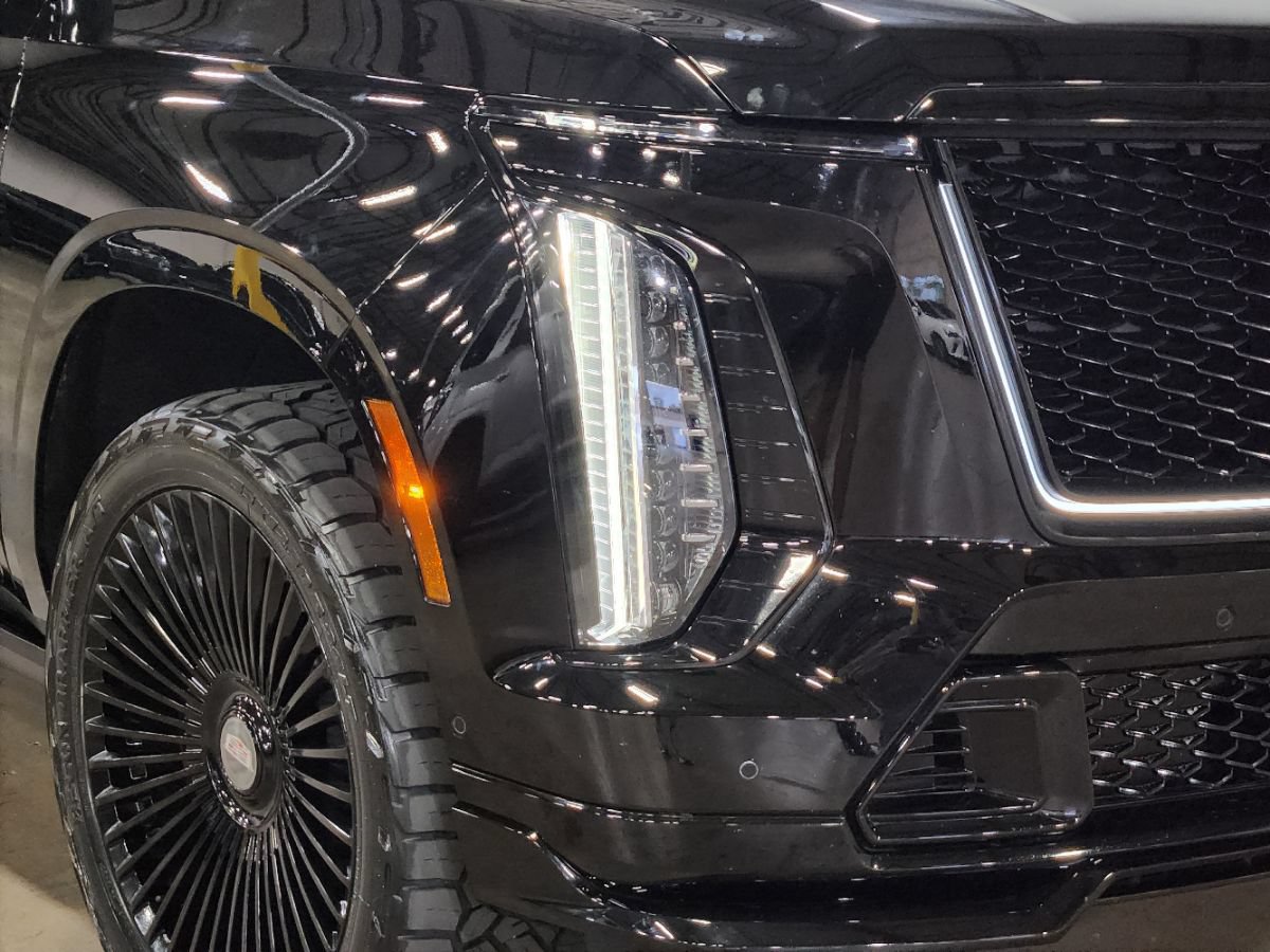 Used 2025 Cadillac Escalade ESV V AWD/4WD image 13