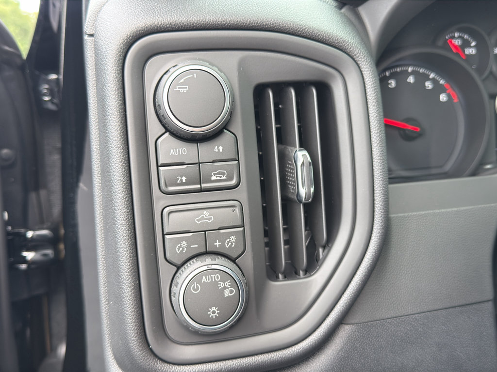 New 2026 Chevrolet Silverado 1500 Custom w/ Turbomax Blackout Package AWD/4WD image 11