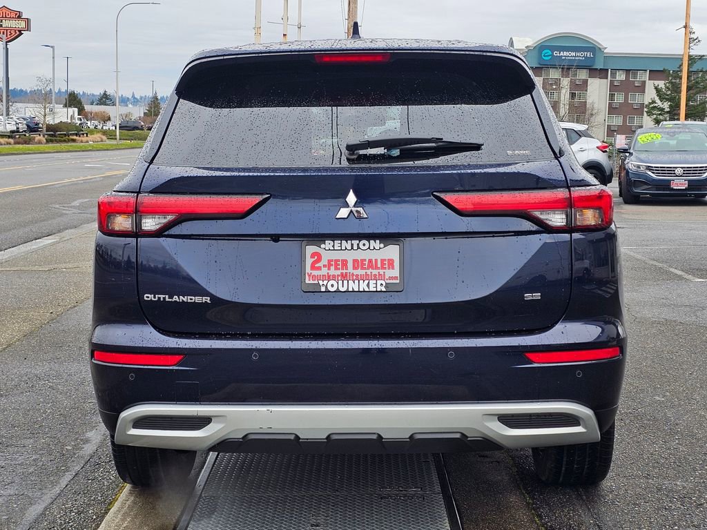 Used 2024 Mitsubishi Outlander SE image 6