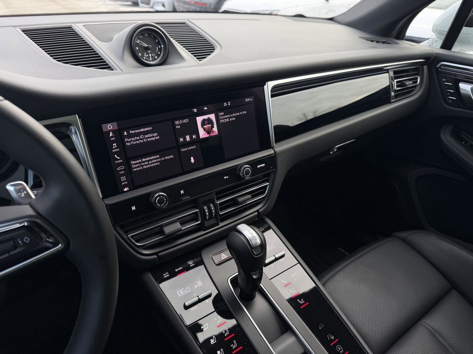 Used 2023 Porsche Macan S image 17