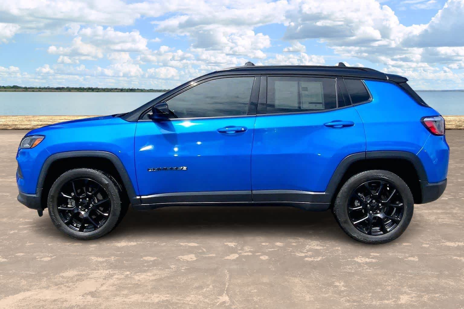Used 2022 Jeep Compass Latitude AWD/4WD image 3