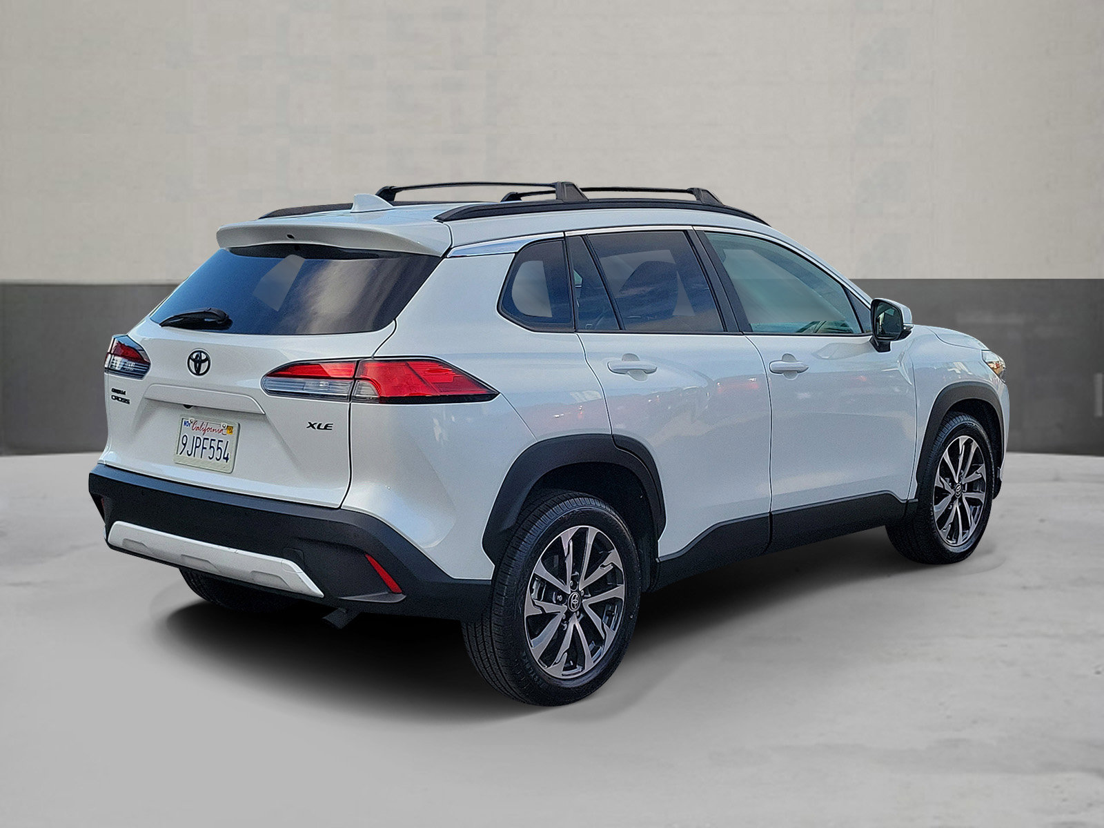 Used 2023 Toyota Corolla Cross XLE image 2