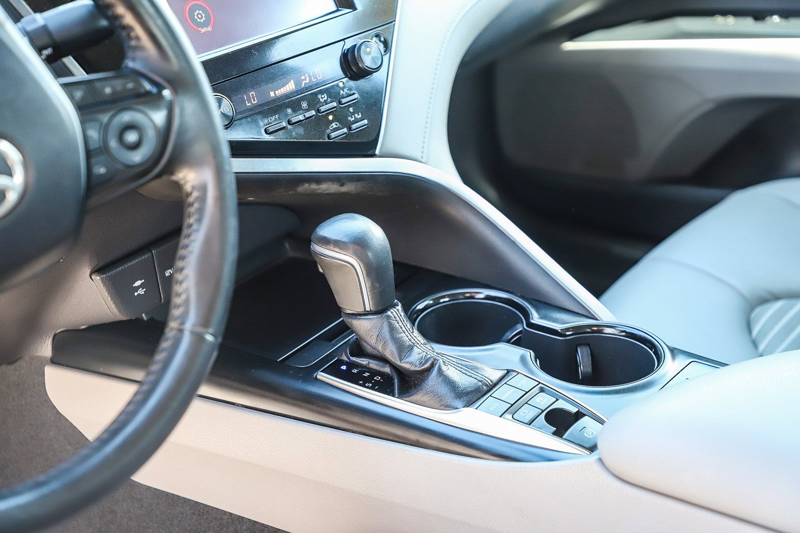 Used 2018 Toyota Camry SE FWD image 20