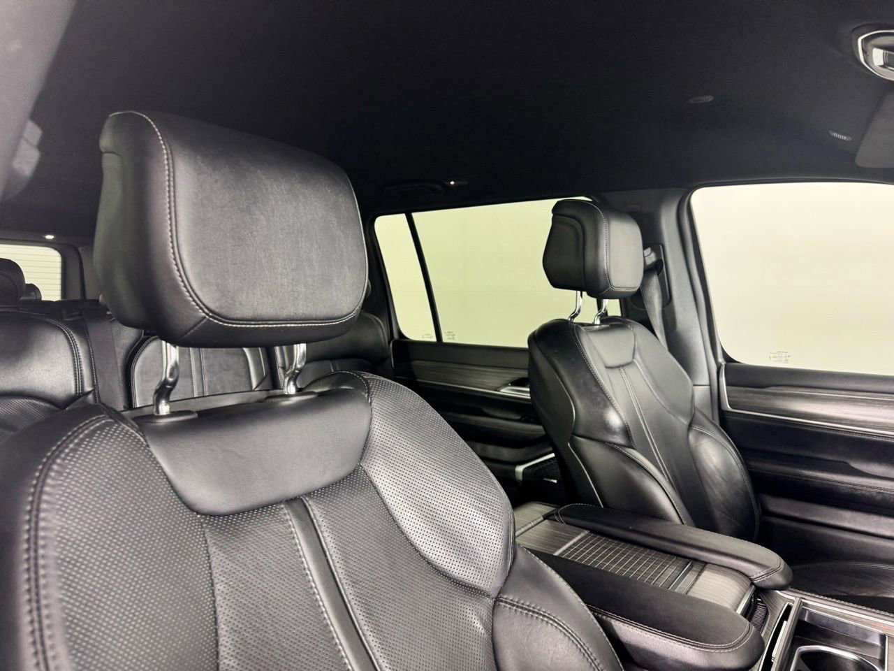 Used 2024 Jeep Wagoneer L Series II w/ Flexible Seating Group image 34