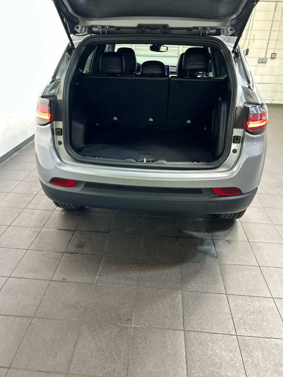 Used 2023 Jeep Compass Latitude w/ Sun and Sound Group AWD/4WD image 11