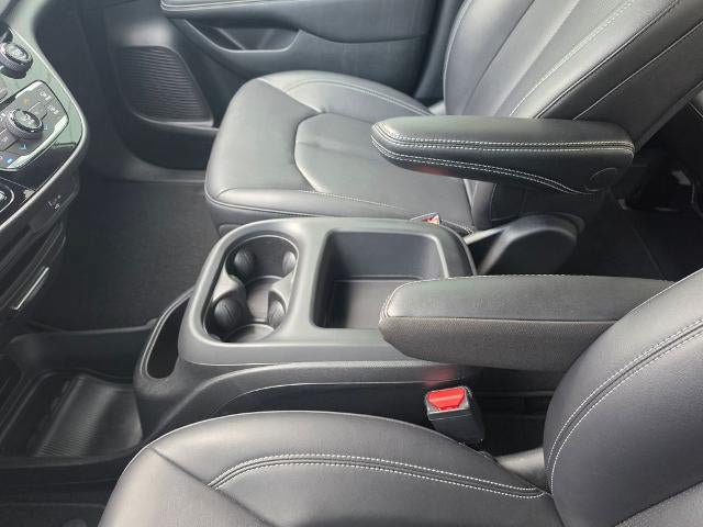 Used 2026 Chrysler Pacifica Select FWD image 21