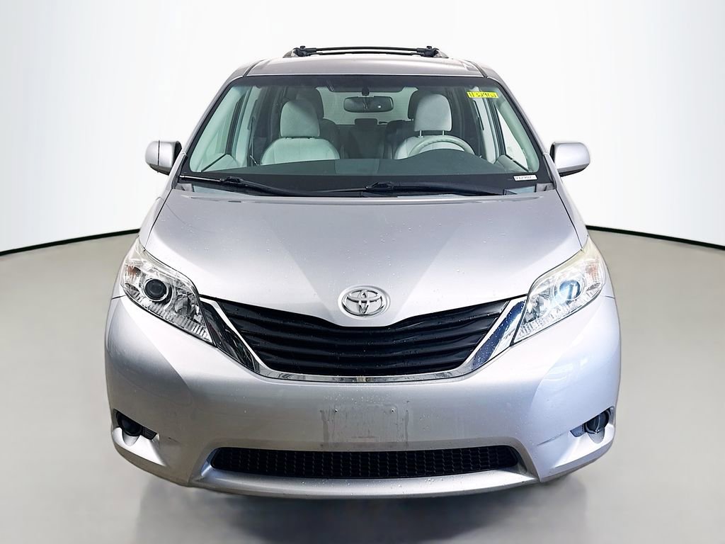 Used 2012 Toyota Sienna LE w/ Towing Pkg image 2