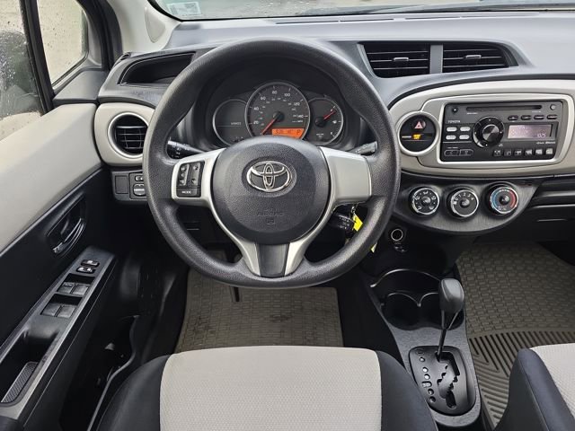 Used 2013 Toyota Yaris L image 18