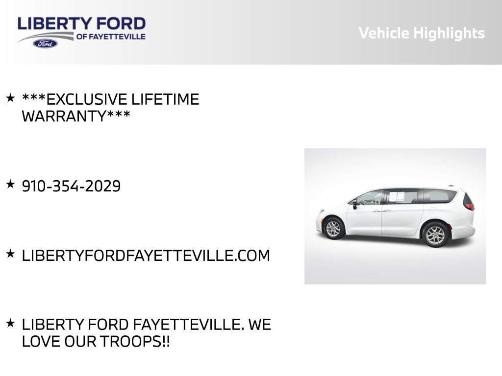 Used 2025 Chrysler Pacifica Select image 5