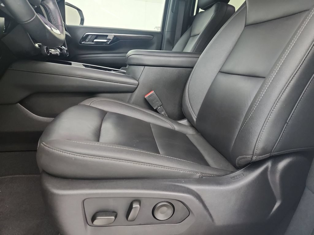 Used 2025 Chevrolet Suburban LT w/ Comfort Package AWD/4WD image 21