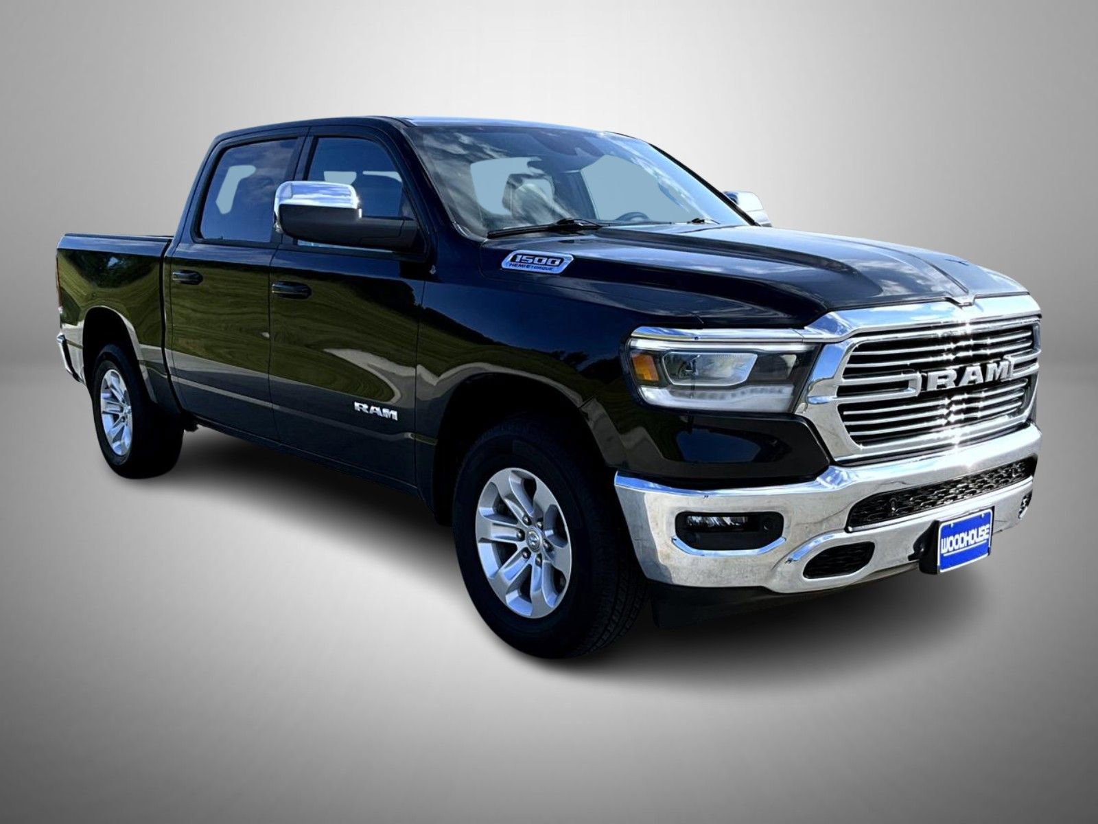 Used 2023 RAM 1500 Laramie AWD/4WD image 3