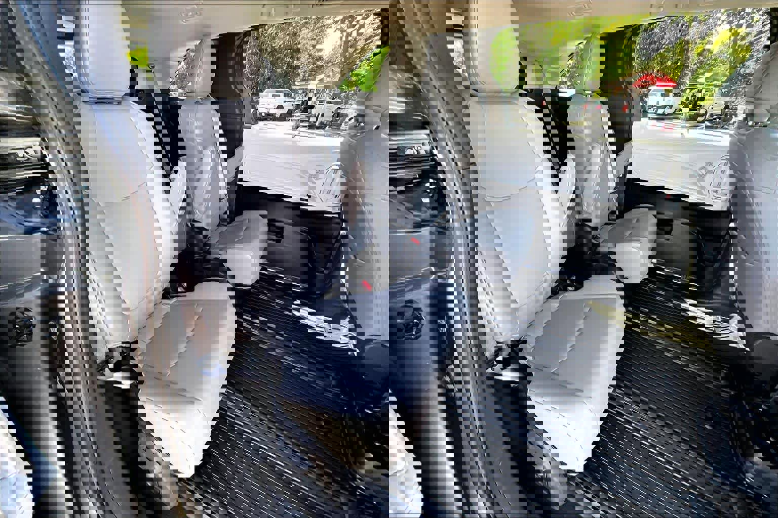 Used 2025 Toyota Sienna XLE w/ XLE Plus Package image 19