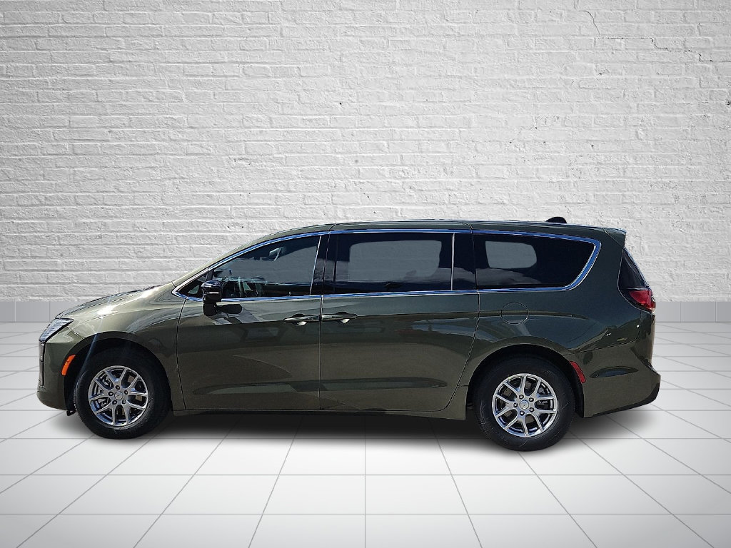 New 2027 Chrysler Pacifica Select FWD image 2