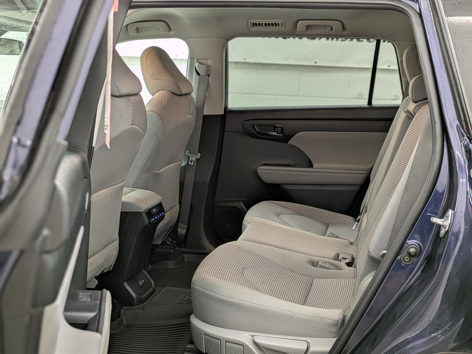 Used 2022 Toyota Highlander LE image 17