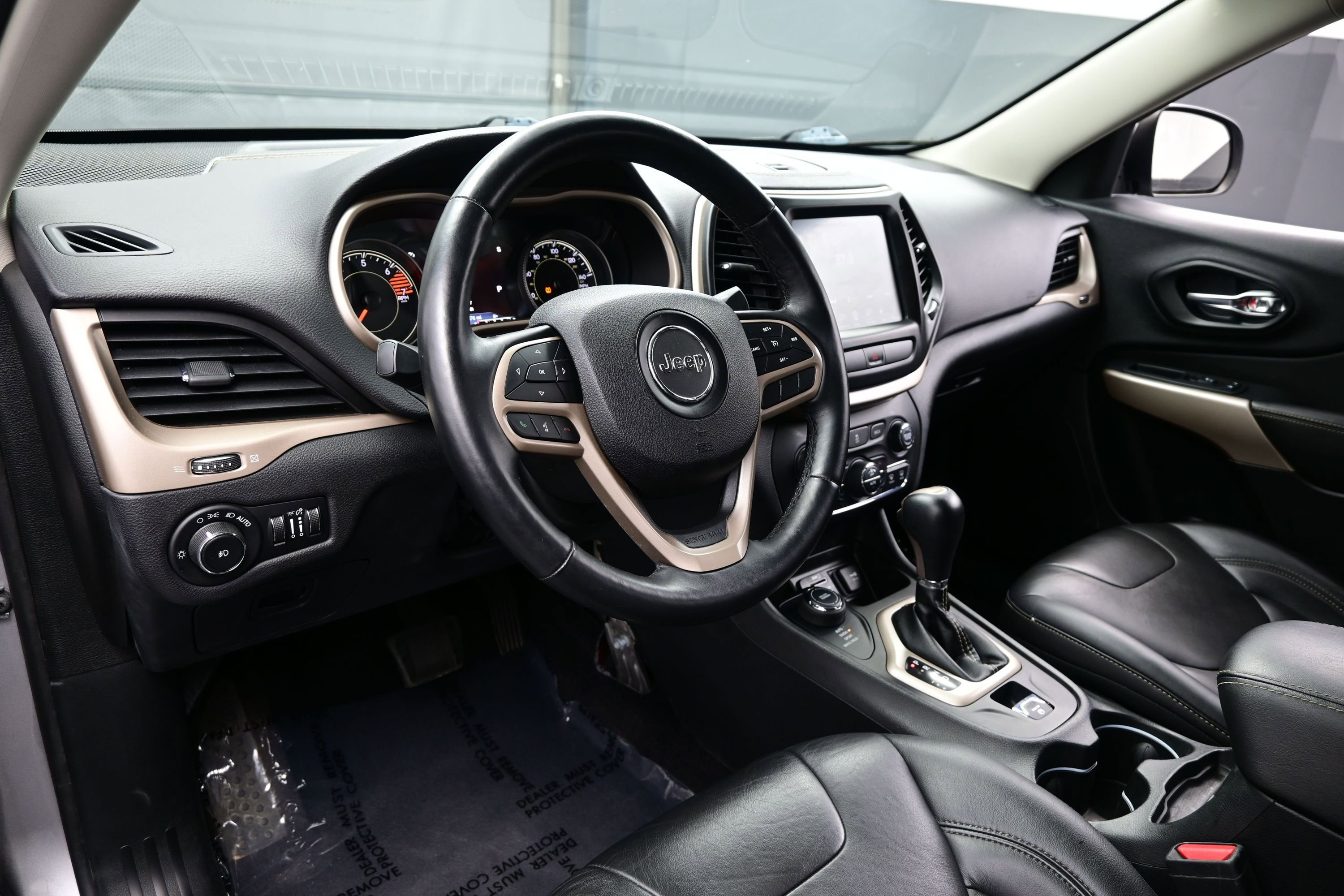 Used 2017 Jeep Cherokee Limited AWD/4WD image 12