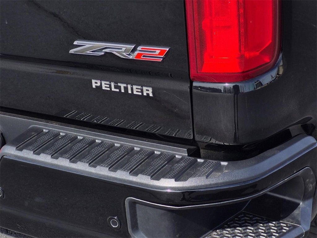 Used 2022 Chevrolet Silverado 1500 ZR2 w/ Technology Package image 9