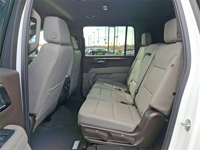Used 2025 Chevrolet Suburban LT image 10