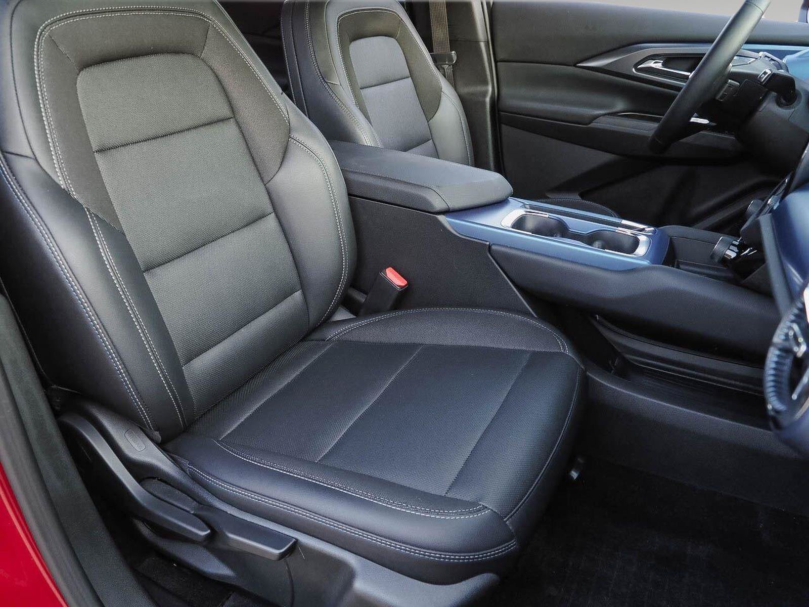 Certified 2025 Chevrolet Equinox EV LT w/ Convenience Package FWD image 26