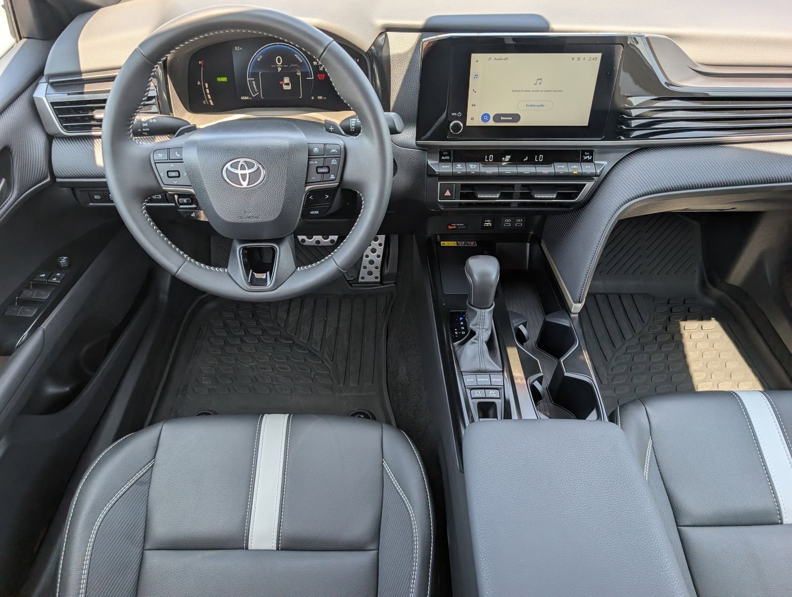 Used 2026 Toyota Camry SE FWD image 6