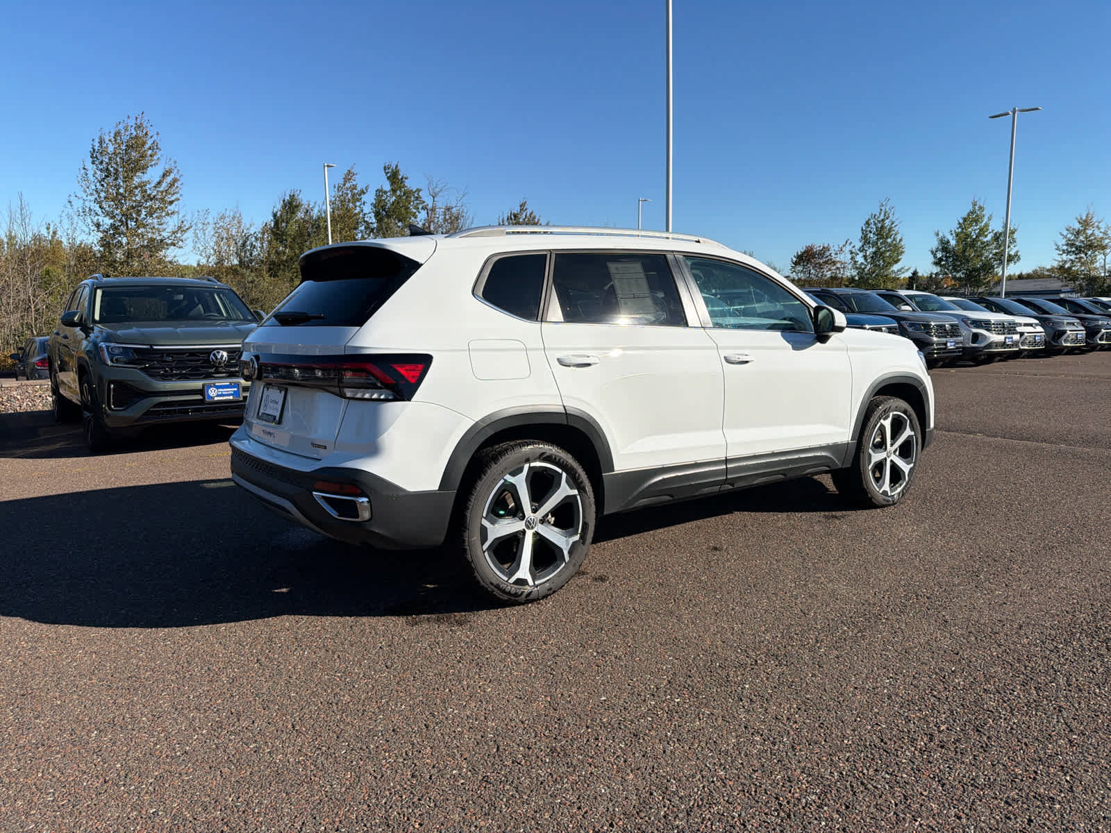 Certified 2025 Volkswagen Taos SEL image 8