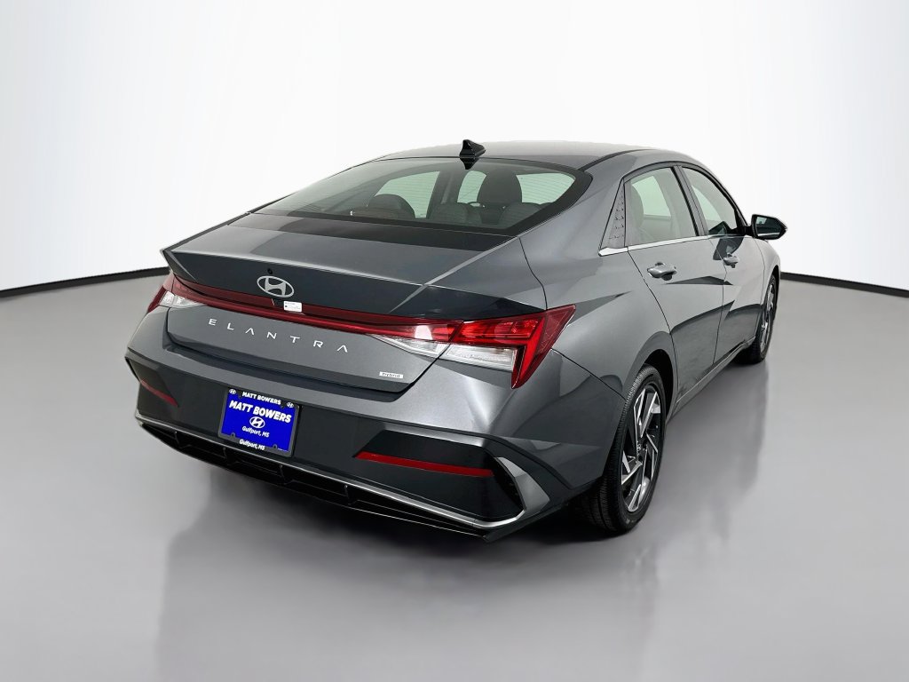 Certified 2025 Hyundai Elantra Limited FWD image 5