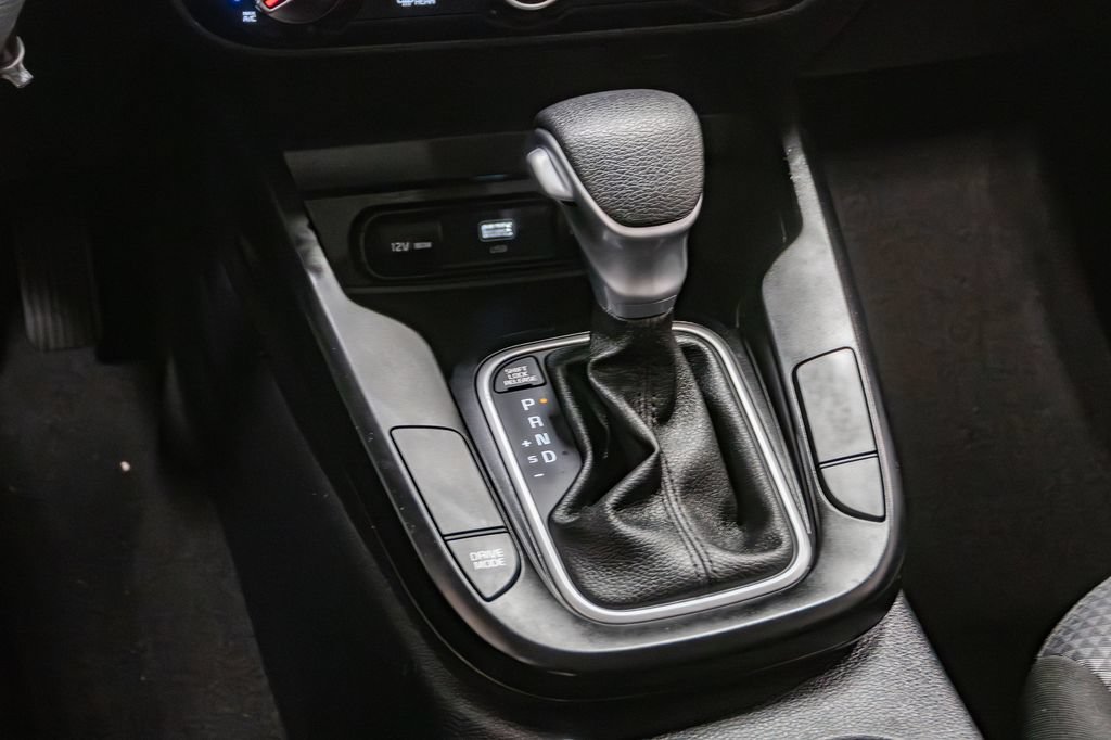 Used 2025 Kia Soul LX w/ LX Technology Package FWD image 19