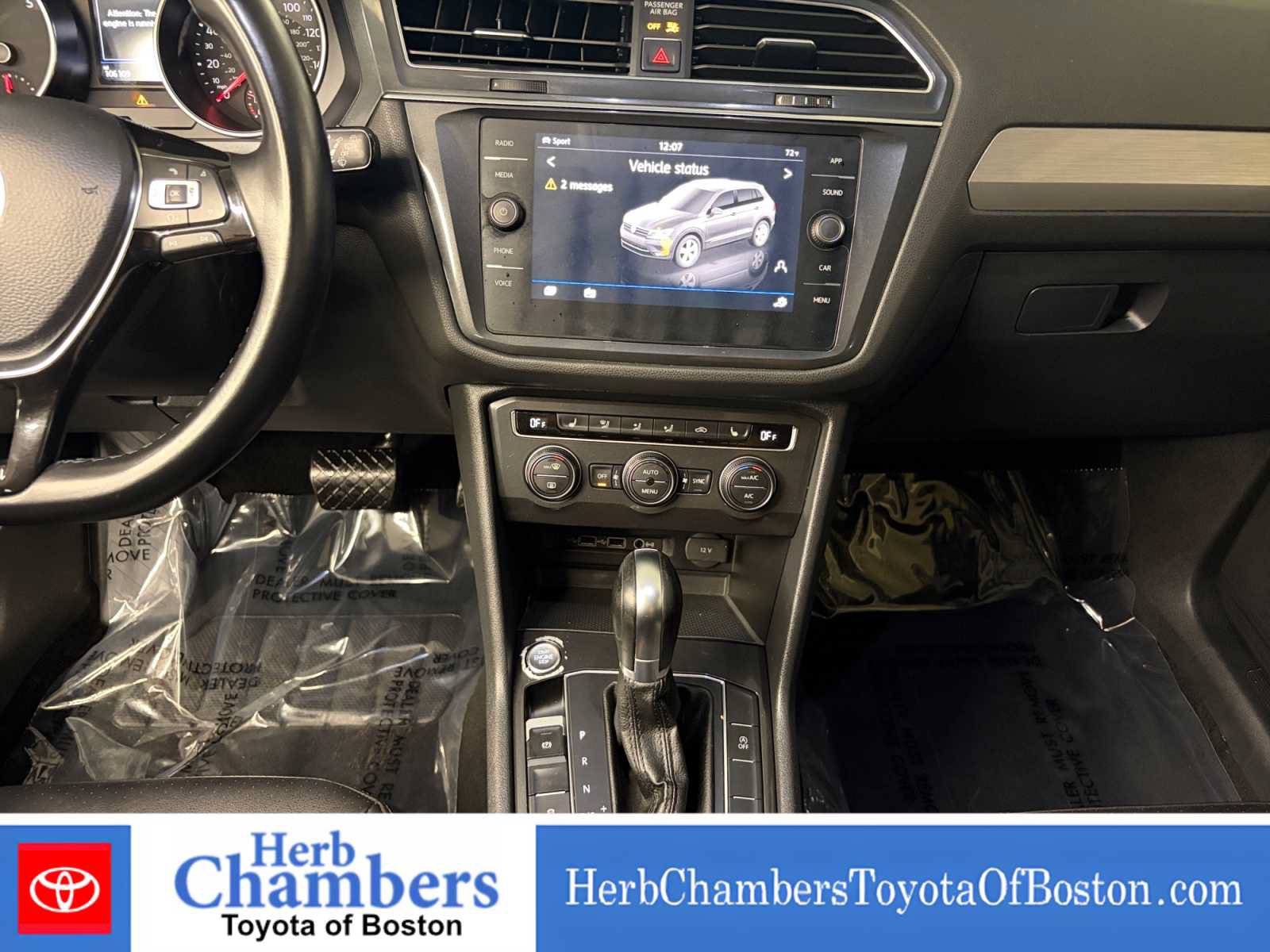 Used 2018 Volkswagen Tiguan SE w/ Panoramic Sunroof Package AWD/4WD image 16