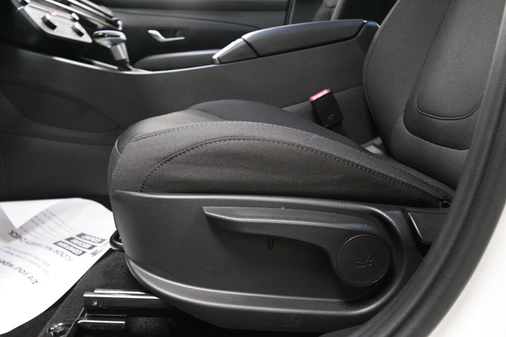 Used 2025 Hyundai Tucson SE AWD/4WD image 11