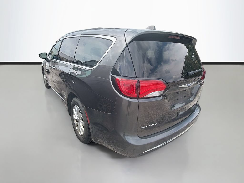Used 2018 Chrysler Pacifica Touring-L FWD image 6