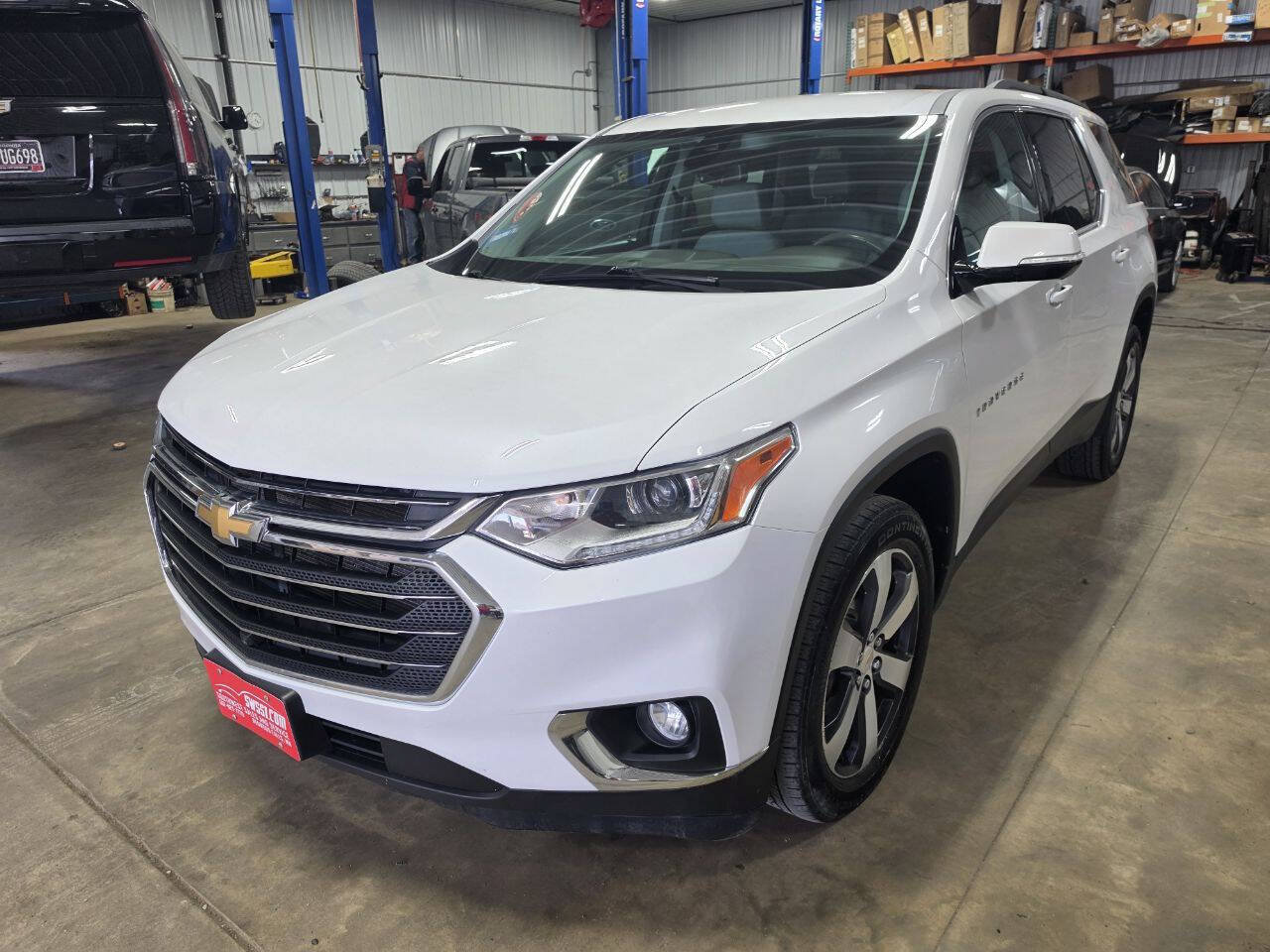 Used 2020 Chevrolet Traverse LT w/ LT Premium Package AWD/4WD image 4