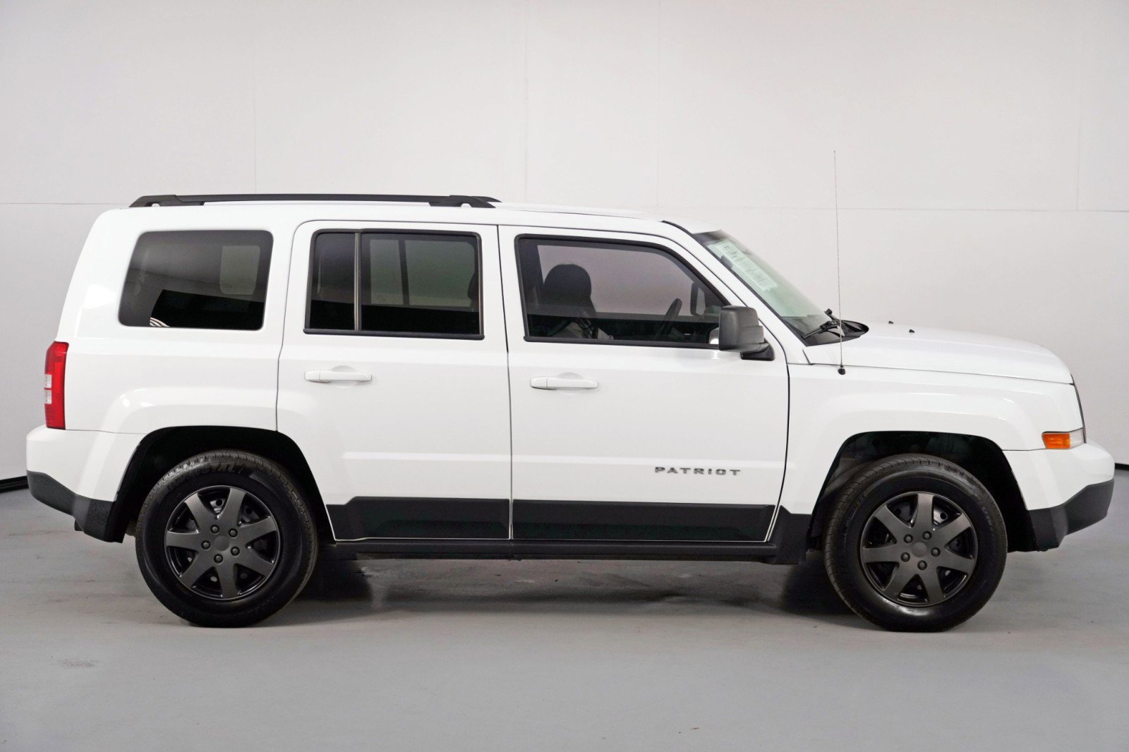 Used 2015 Jeep Patriot Sport w/ Power Value Group image 41