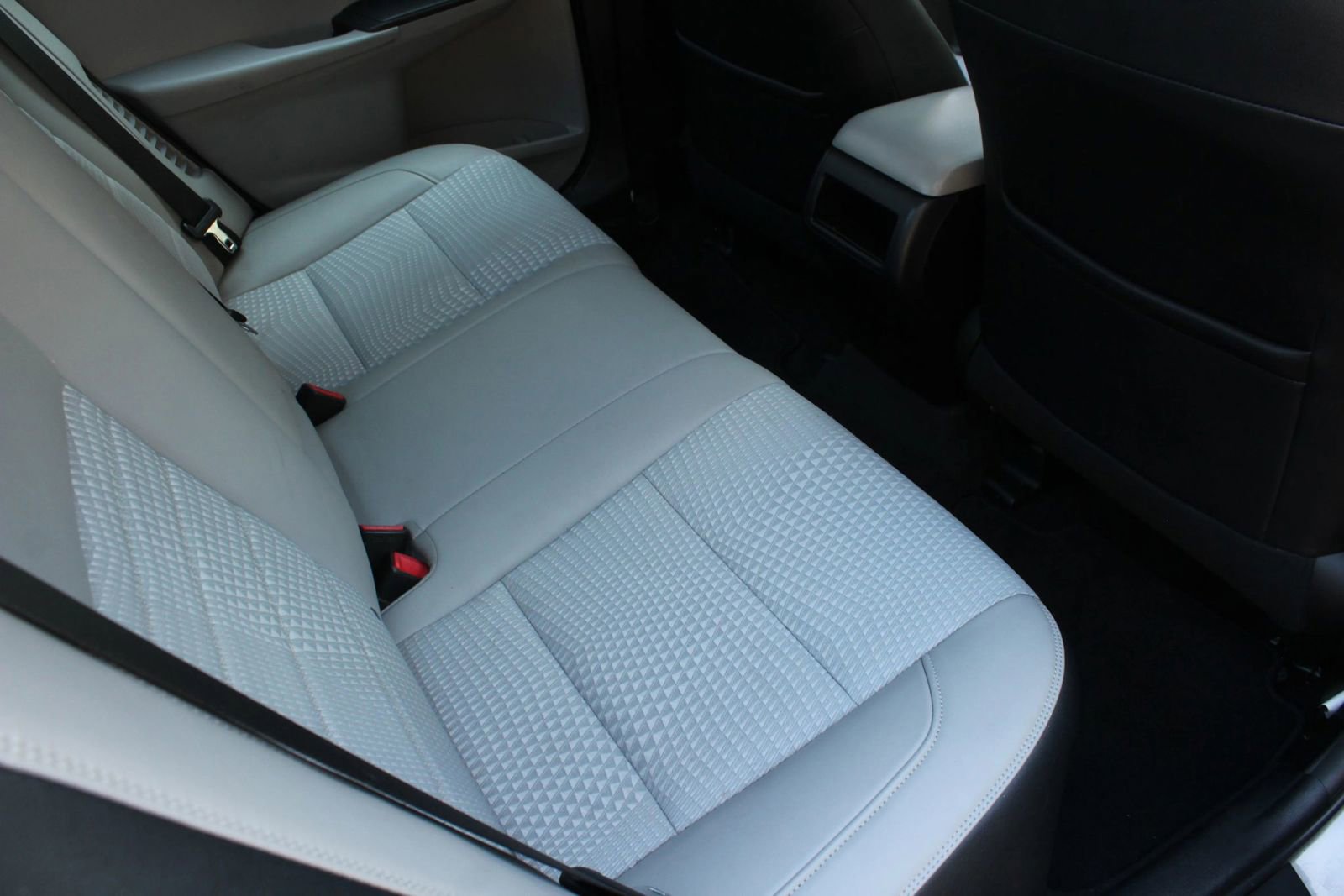 Used 2015 Toyota Camry SE w/ Moonroof Package FWD image 23