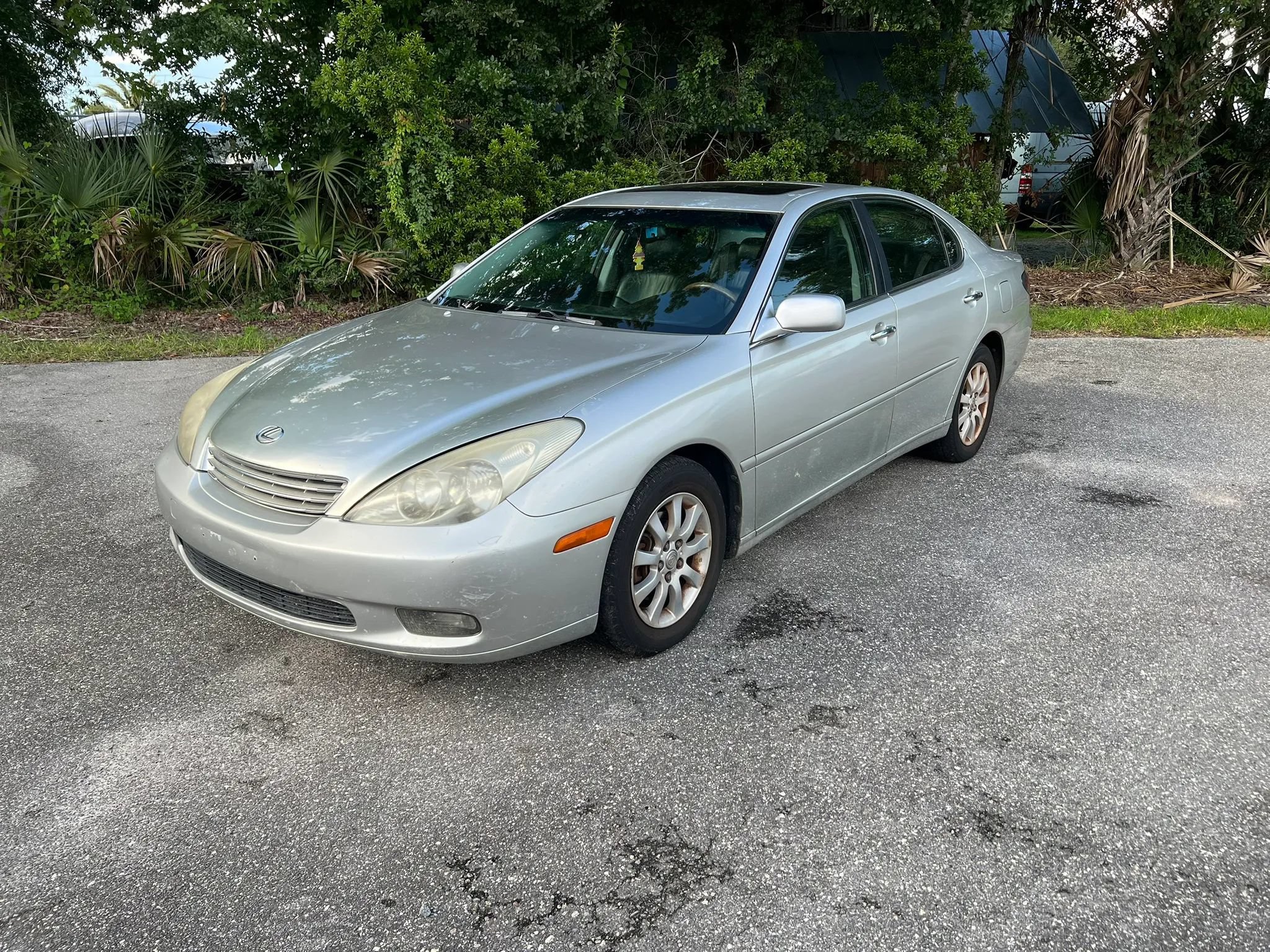 Used 2002 Lexus ES 330 w/ Premium Pkg FWD image 2