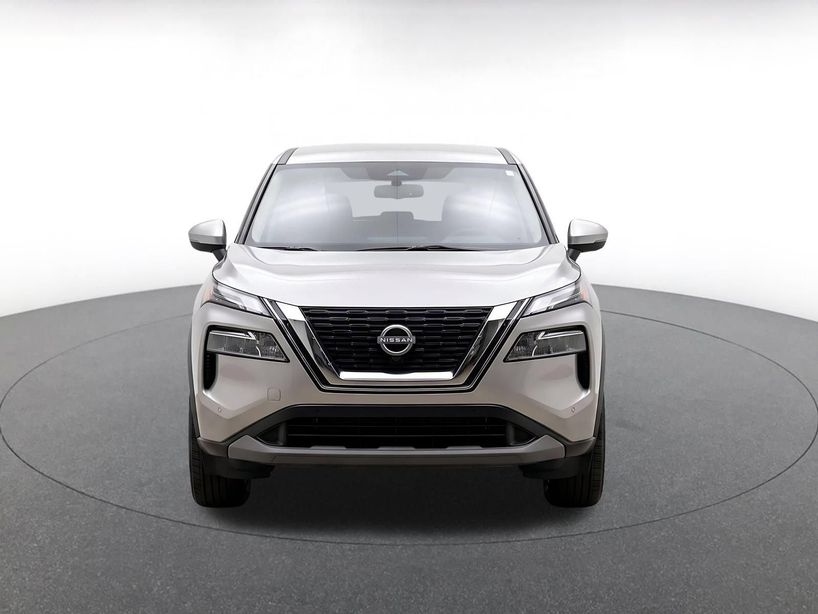 Used 2025 Nissan Rogue SV AWD/4WD image 2