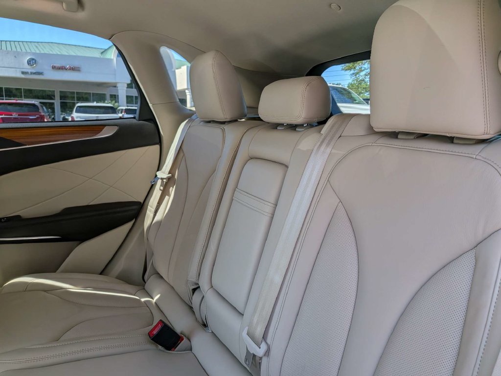 Used 2019 Lincoln MKC Select w/ Select Plus Package FWD image 14