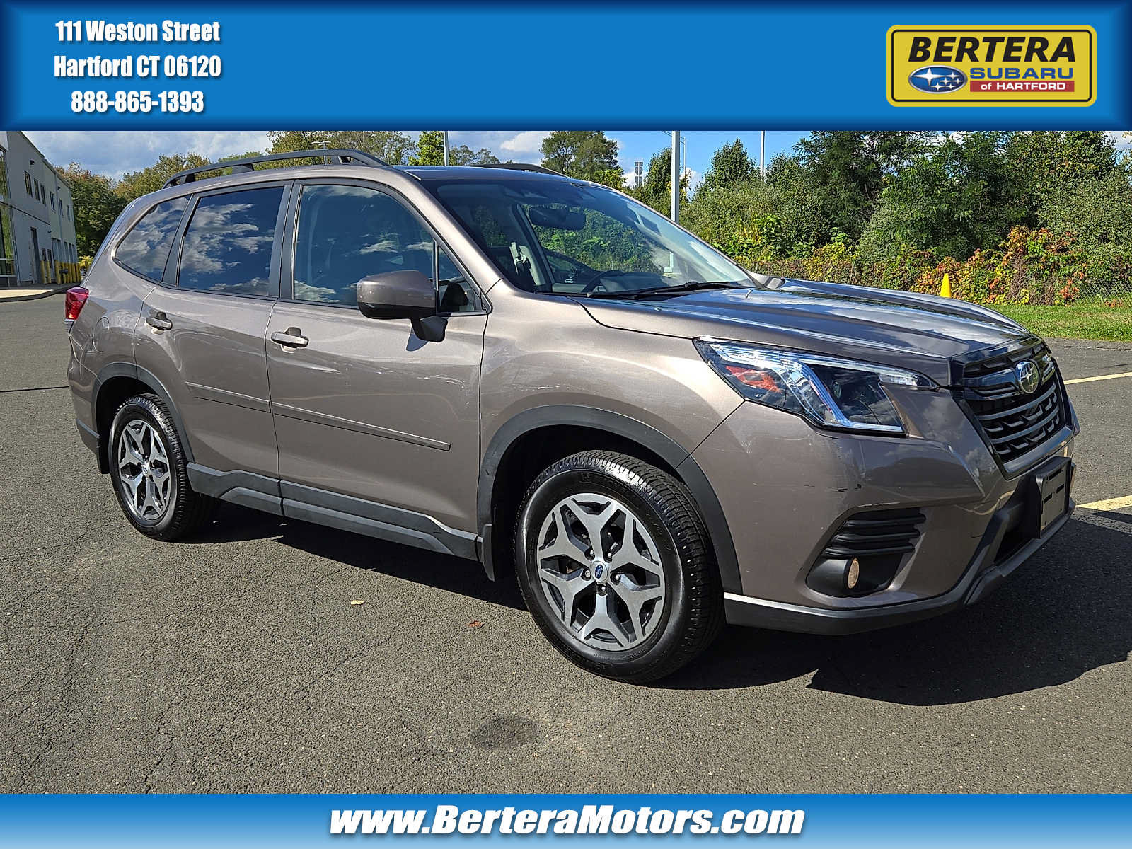 Used 2023 Subaru Forester Premium AWD/4WD image 1