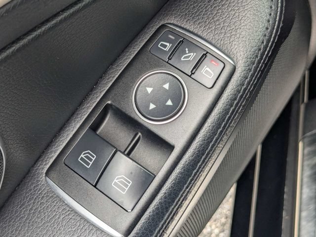 Used 2012 Mercedes-Benz SLK 350 image 23