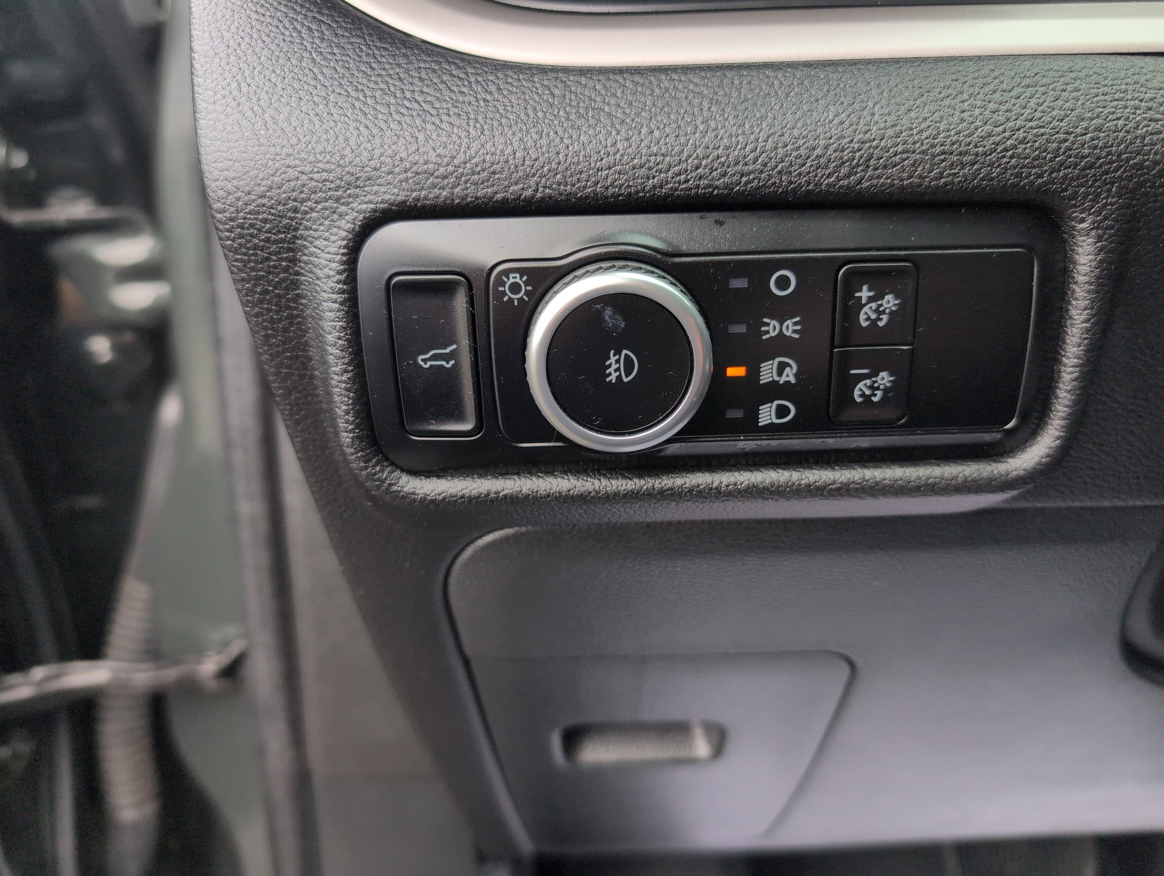 Used 2024 Ford Explorer XLT w/ Equipment Group 202A image 18