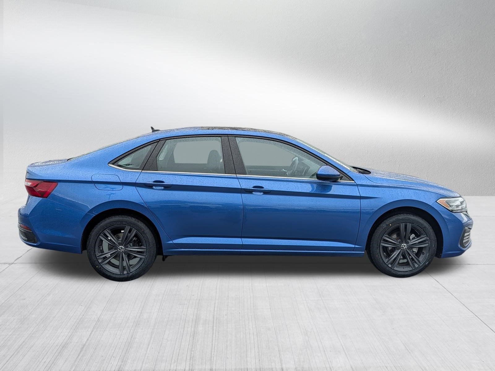 Certified 2022 Volkswagen Jetta SE w/ Panoramic Sunroof Package image 8