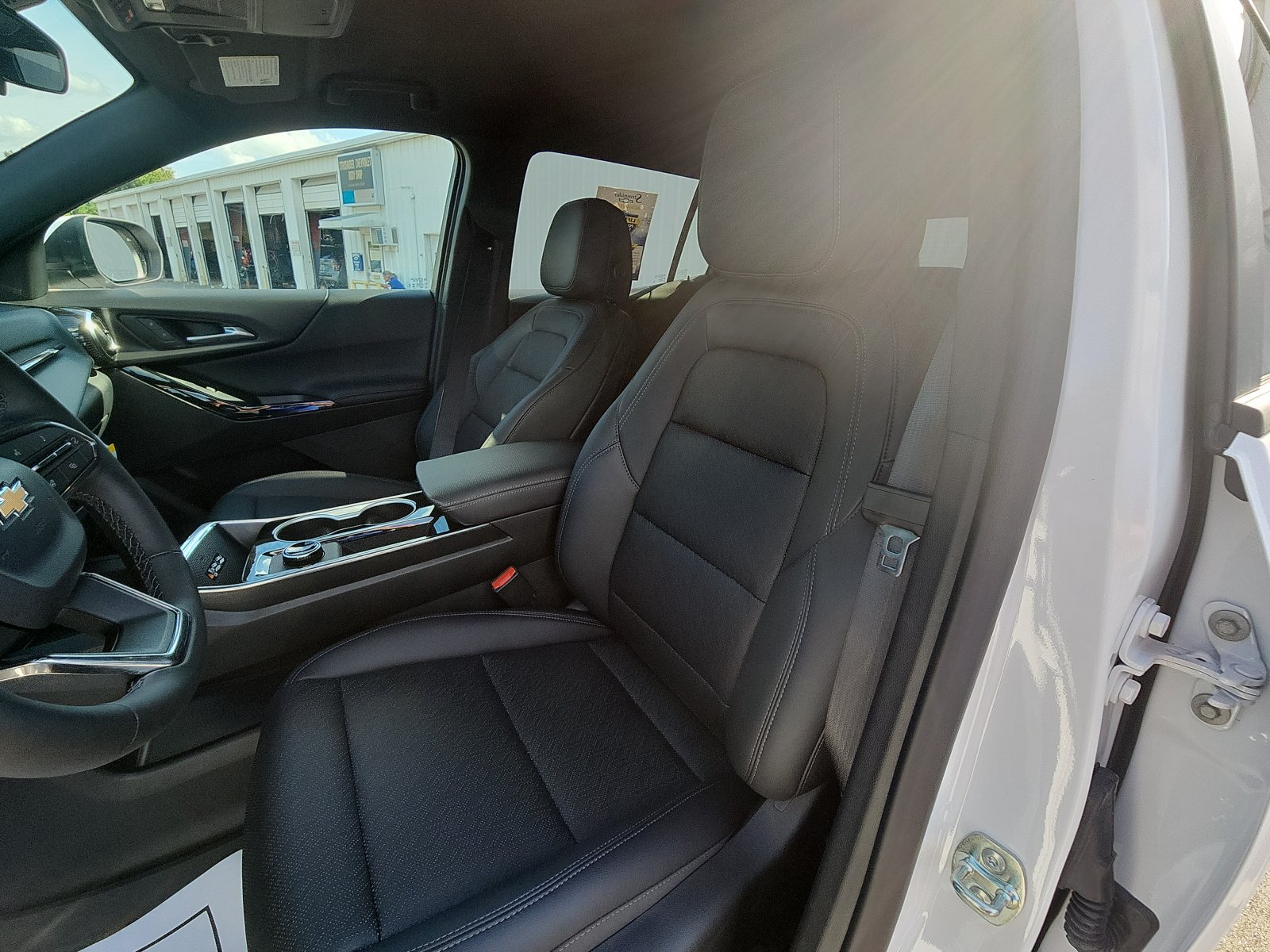 New 2027 Chevrolet Equinox LT w/ Convenience Package II FWD image 21