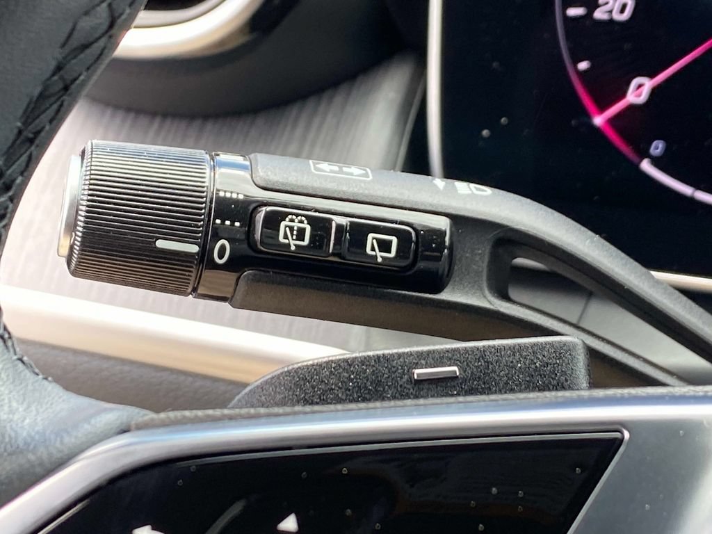 Used 2025 Mercedes-Benz GLC 300 4MATIC image 19