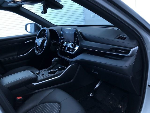 Certified 2025 Toyota Highlander XSE image 20