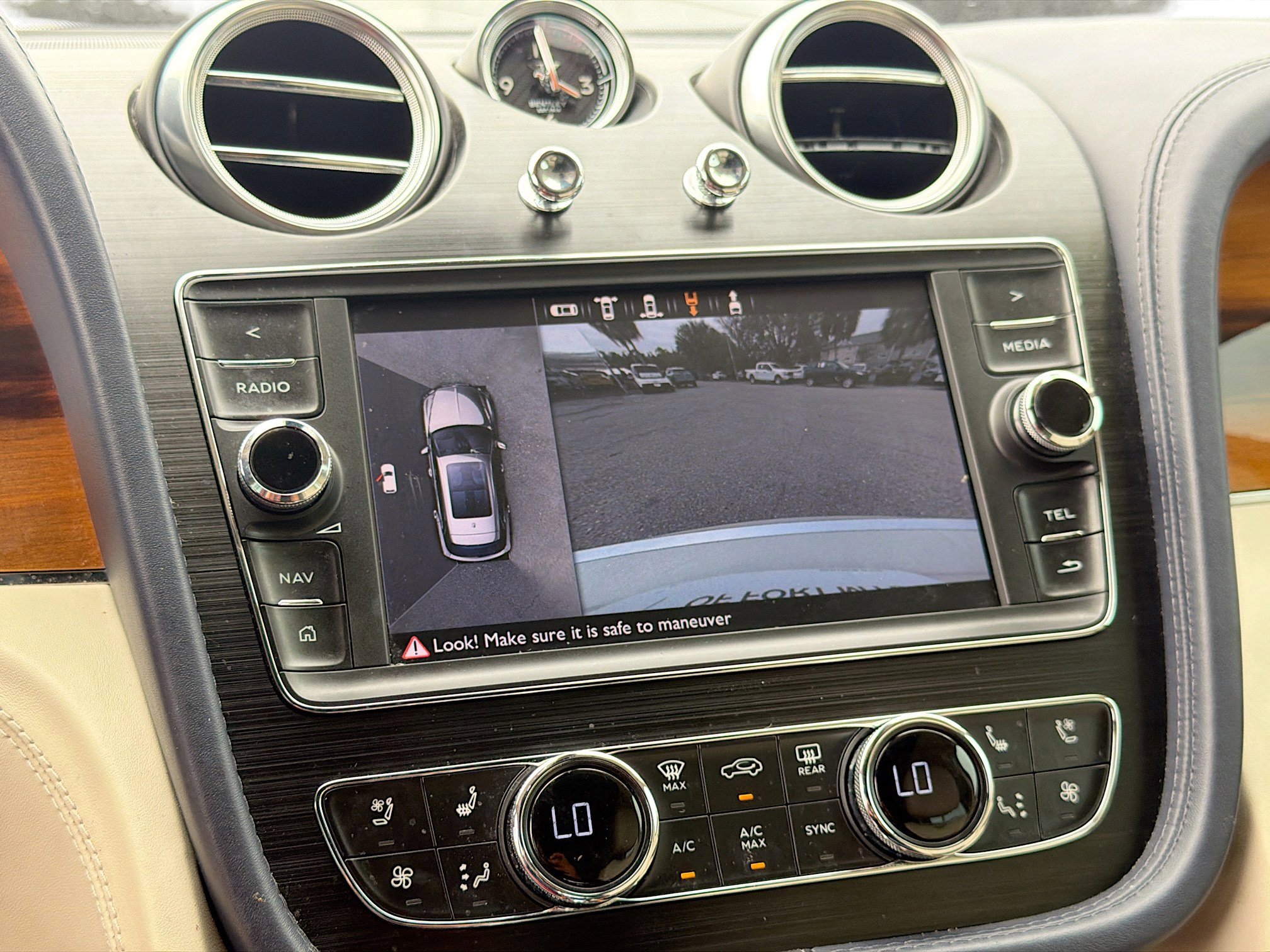 Used 2019 Bentley Bentayga image 32