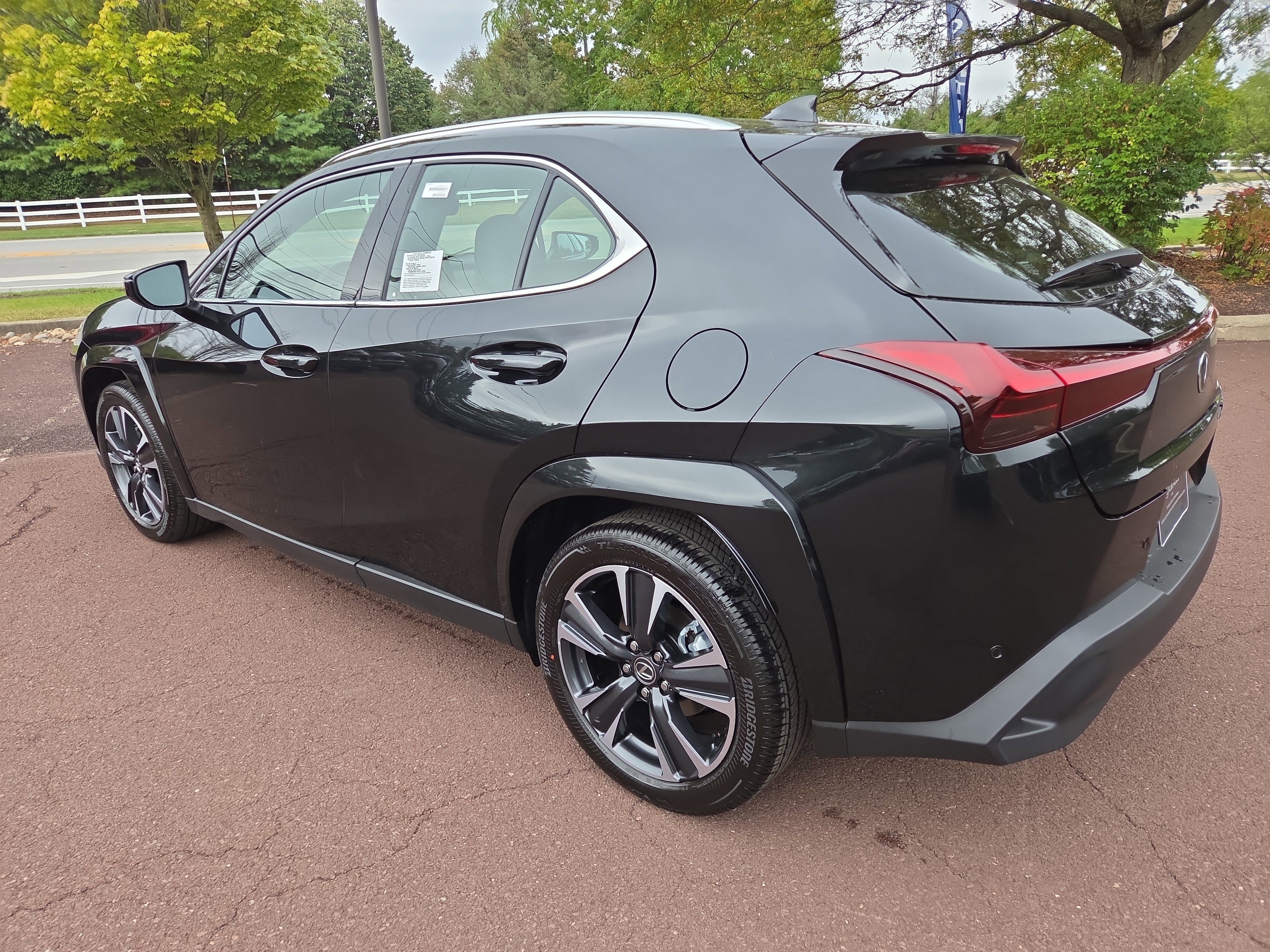 New 2025 Lexus UX 300h AWD image 4